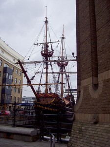 sir-francis-drake-golden-hind sir-francis-drake-golden-hind